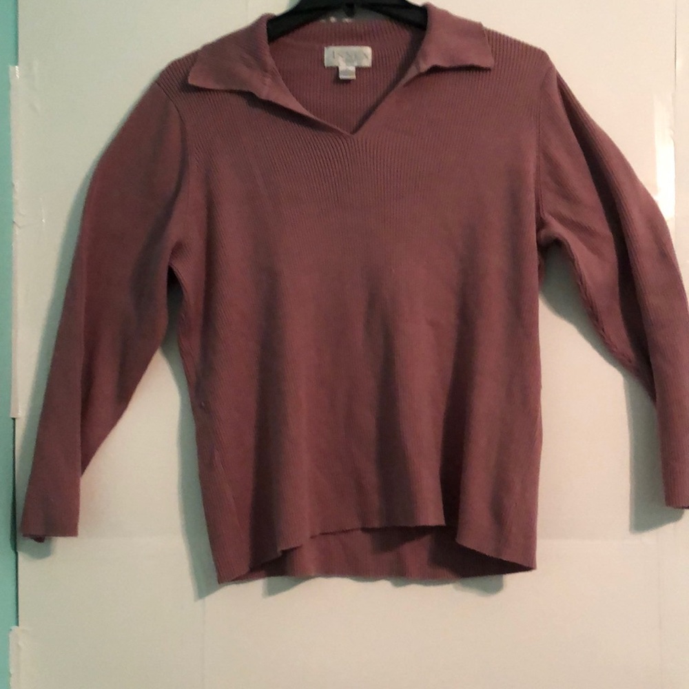 ribbed sweater. Mauve. With shirt collar.